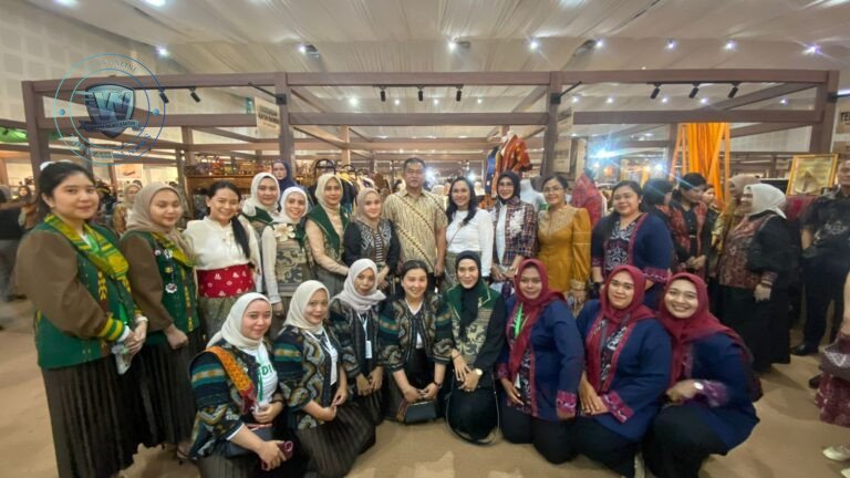 Fashion Wastra Almira ADS Pukau Catwalk Persit Bisa II Jakarta. - thewasesanews.com