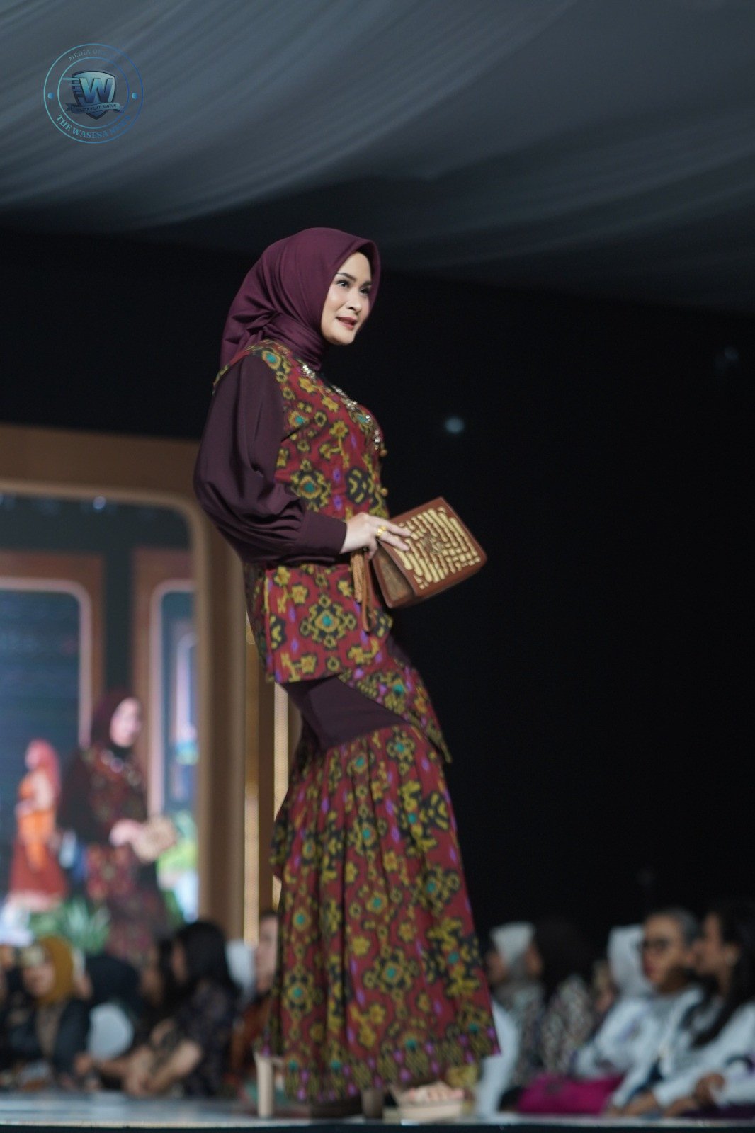 Fashion Wastra Almira ADS Pukau Catwalk Persit Bisa II Jakarta. - thewasesanews.com