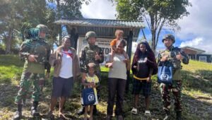 Satgas Yonif 521/DY Gelar Pengobatan Gratis & Sembako di Distrik Napua. - thewasesanews.com