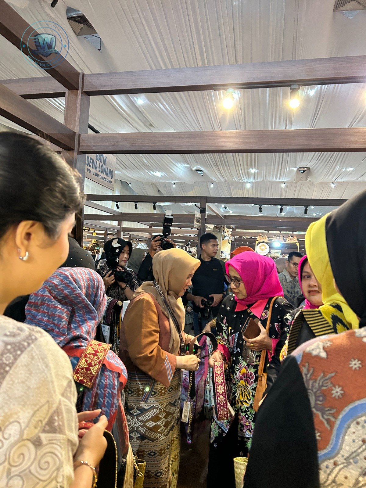 YD Strap Bag Tenun Sukses di Pameran Persit Bisa Vol. II Jakarta. - thewasesanews.com