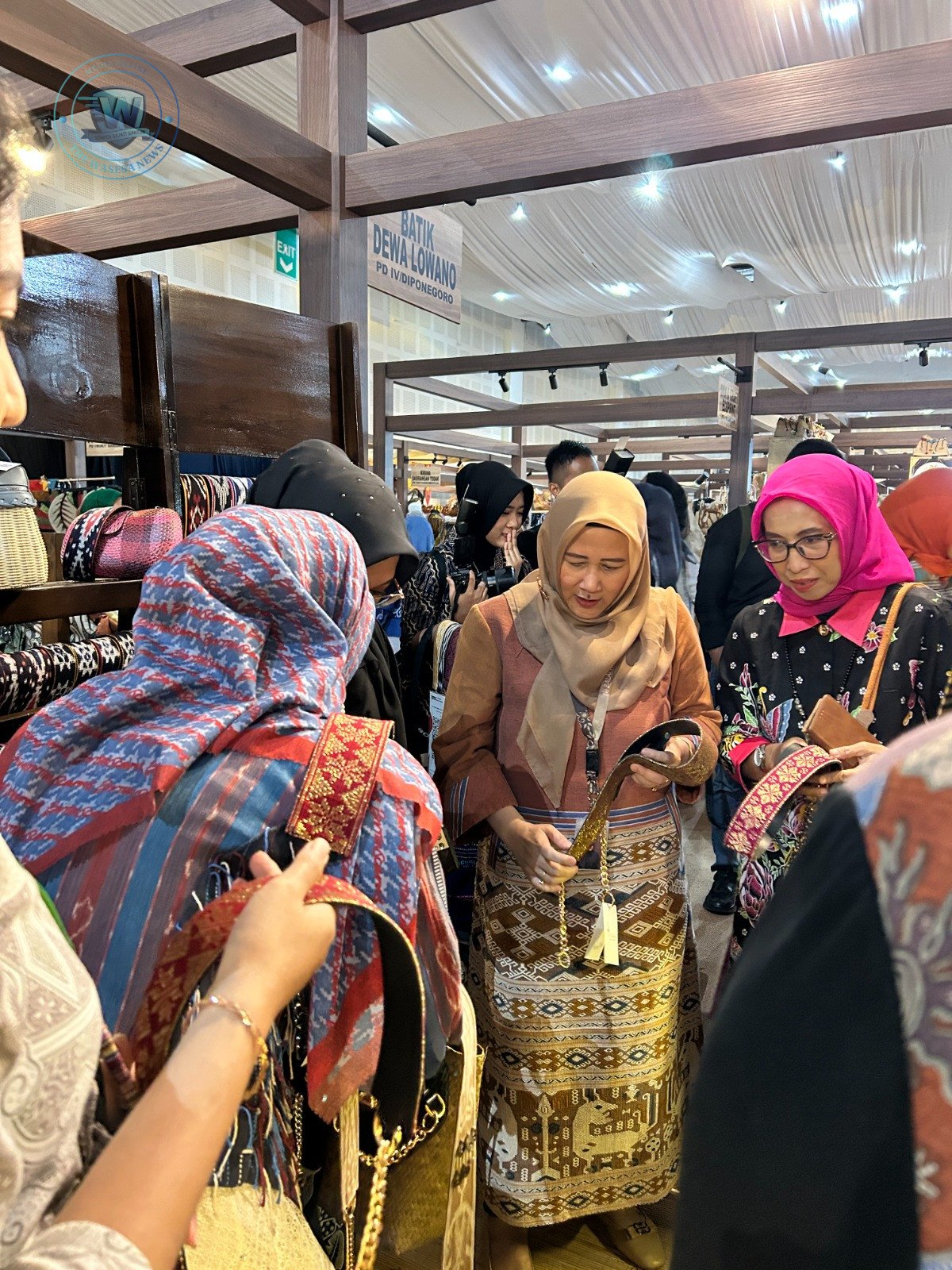 YD Strap Bag Tenun Sukses di Pameran Persit Bisa Vol. II Jakarta. - thewasesanews.com