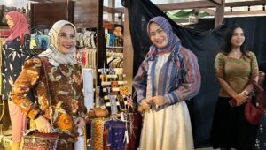 YD Strap Bag Tenun Sukses di Pameran Persit Bisa Vol. II Jakarta. - thewasesanews.com