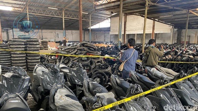 Polda Metro Jaya Gerebek Gudang Ekspor Ribuan Motor Ilegal di Jakarta. -thewasesanews.com