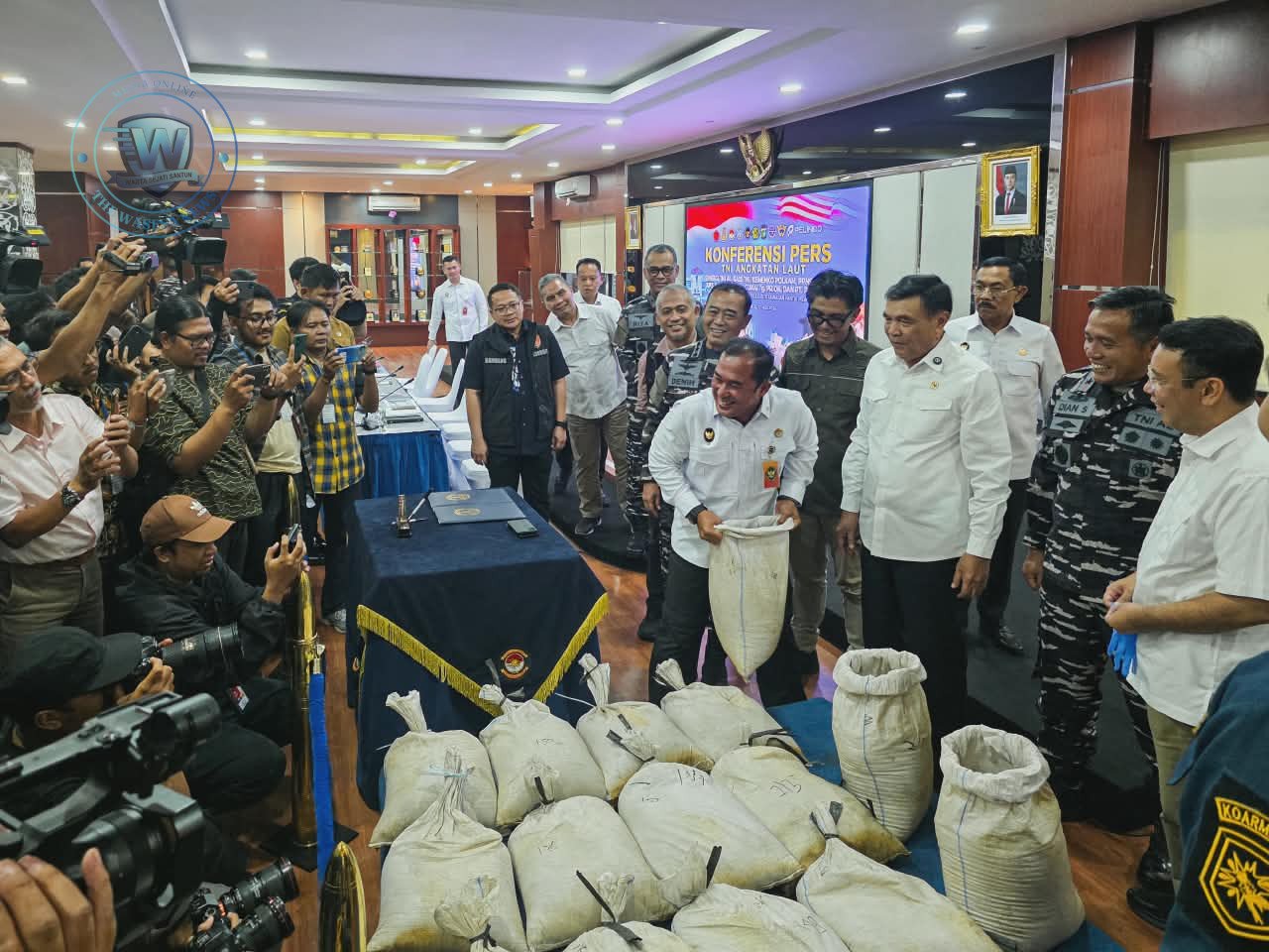 TNI AL Gagalkan Distribusi Pasir Timah Ilegal dan Selamatkan Rp14,7 T. - thewasesanews.com