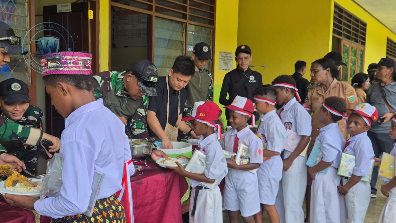 Satgas Yonif 643/Wns Simulasikan Makan Bergizi Gratis di Keerom Papua. - thewasesanews.com