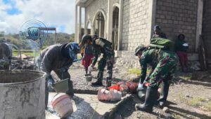 Satgas Yonif 521/DY Gotong Royong Bangun Masjid di Walesi Papua. - thewasesanews.com