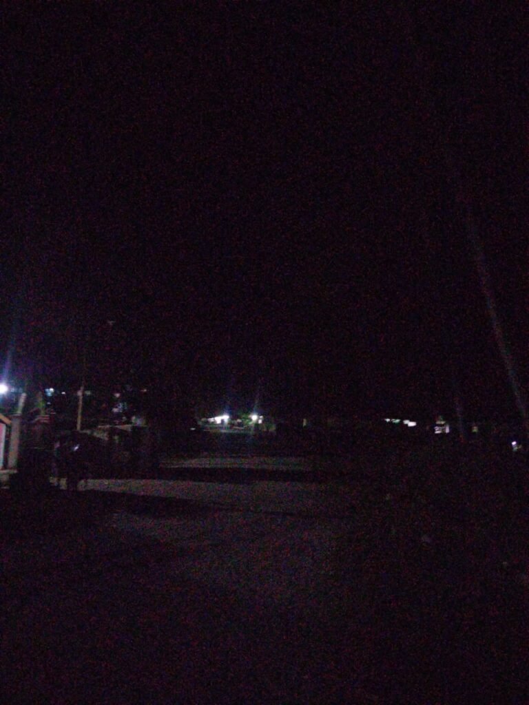 Warga Desa Minaluli Sula Protes Pj Kades Malas Ngantor & Lampu Mati. - thewasesanews.com