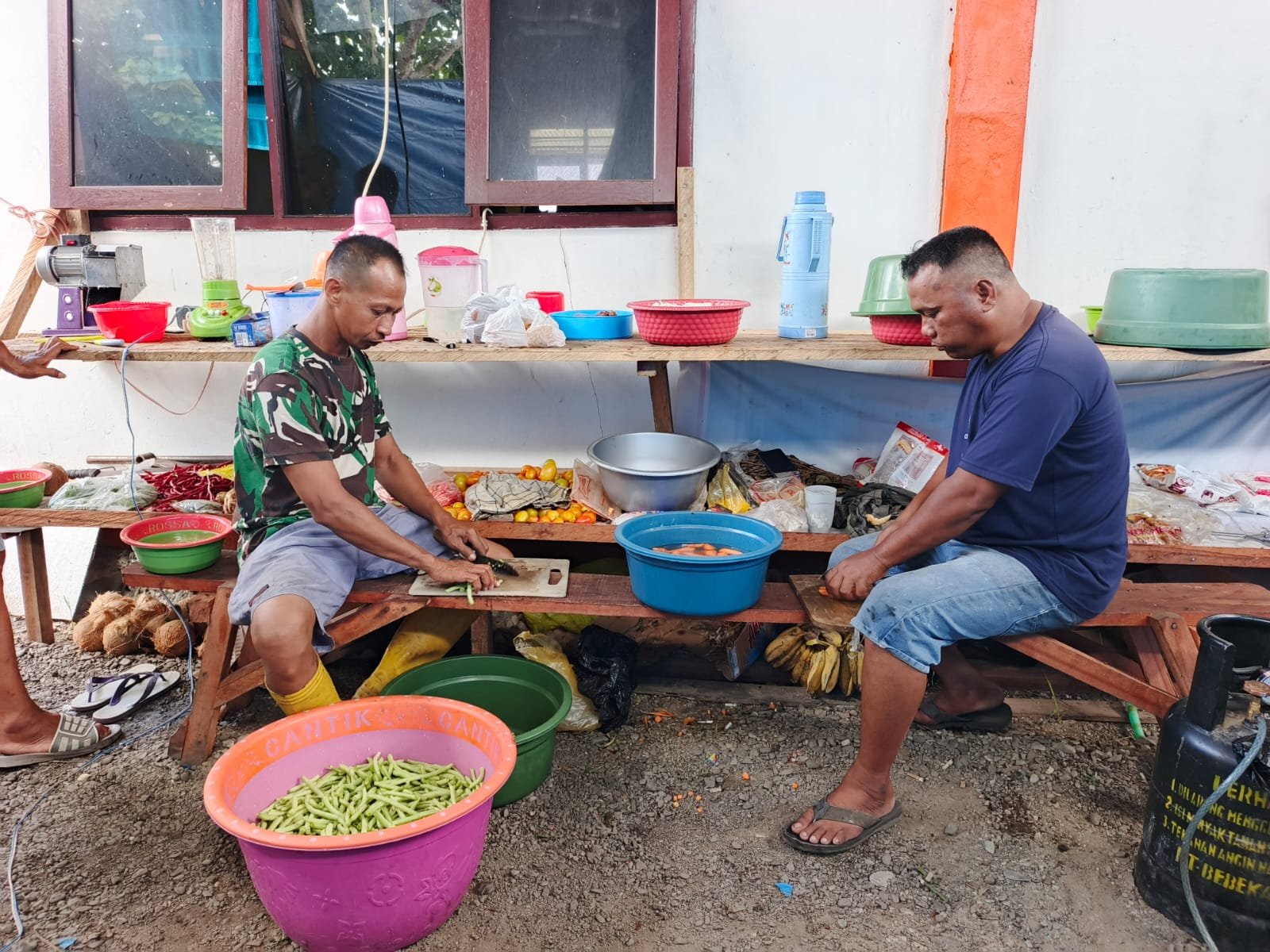 Peran Vital Dapur Umum Sukseskan TMMD 128 Kodim 1801 Manokwari. - thewasesanews.com
