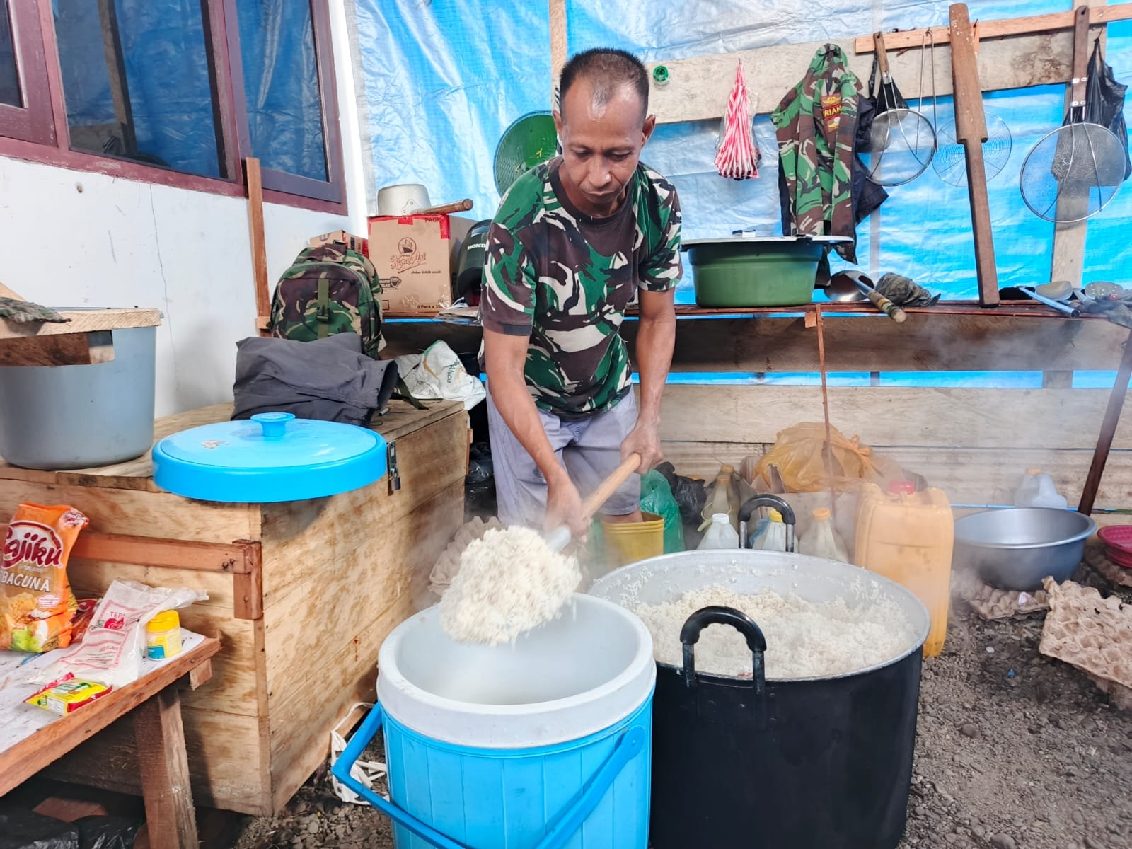 Peran Vital Dapur Umum Sukseskan TMMD 128 Kodim 1801 Manokwari. - thewasesanews.com