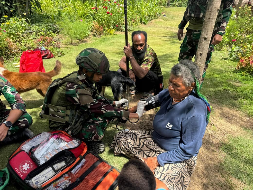 Satgas Yonif 521/DY Gelar Pengobatan Gratis di Kampung Bolakme Papua. - thewasesanews.com