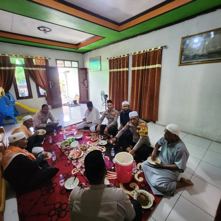 Kapolsek Patani IPDA Mustakim Puasa Perkuat Kamtibmas Lewat Silaturahmi. - thewasesanews.com