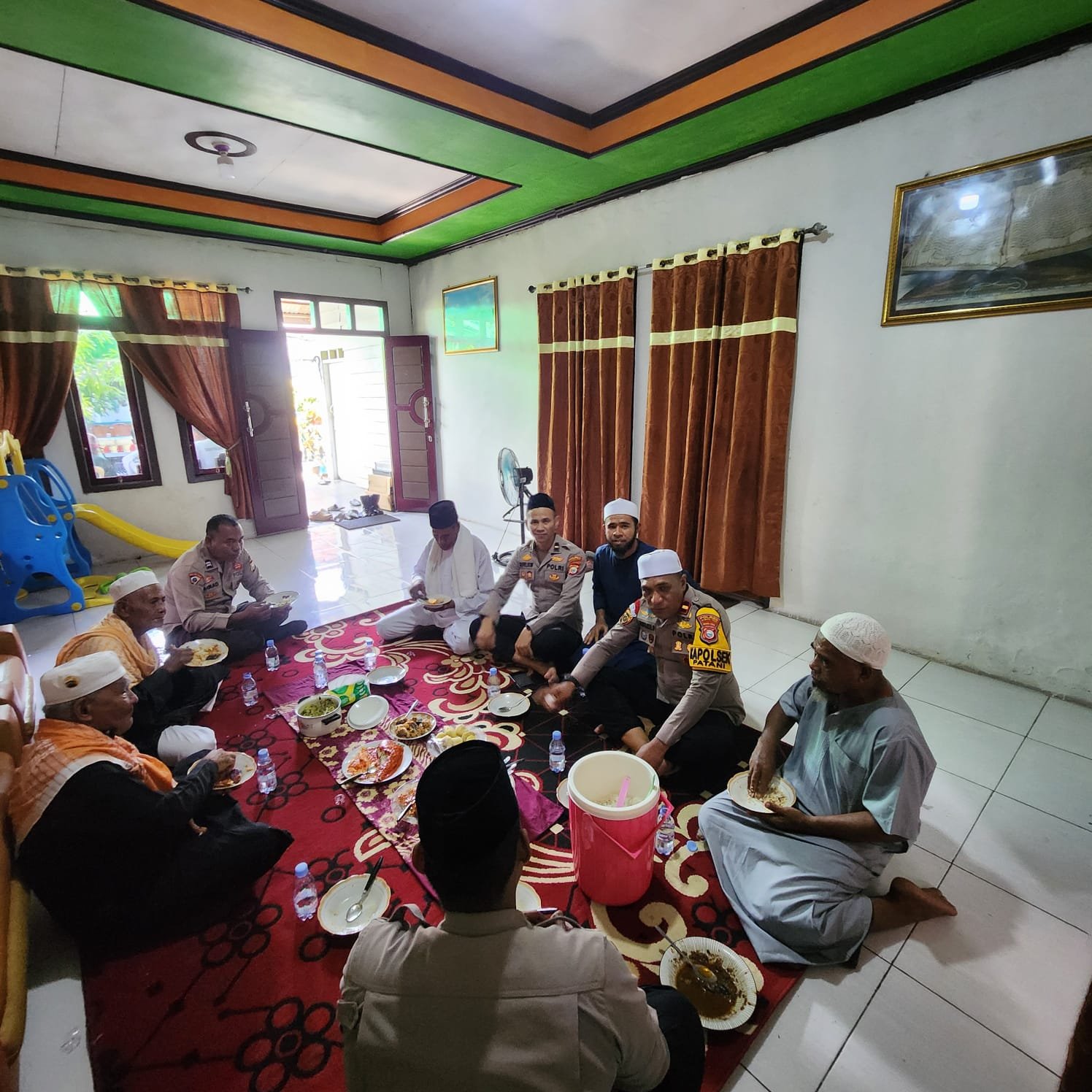 Kapolsek Patani IPDA Mustakim Puasa Perkuat Kamtibmas Lewat Silaturahmi. - thewasesanews.com