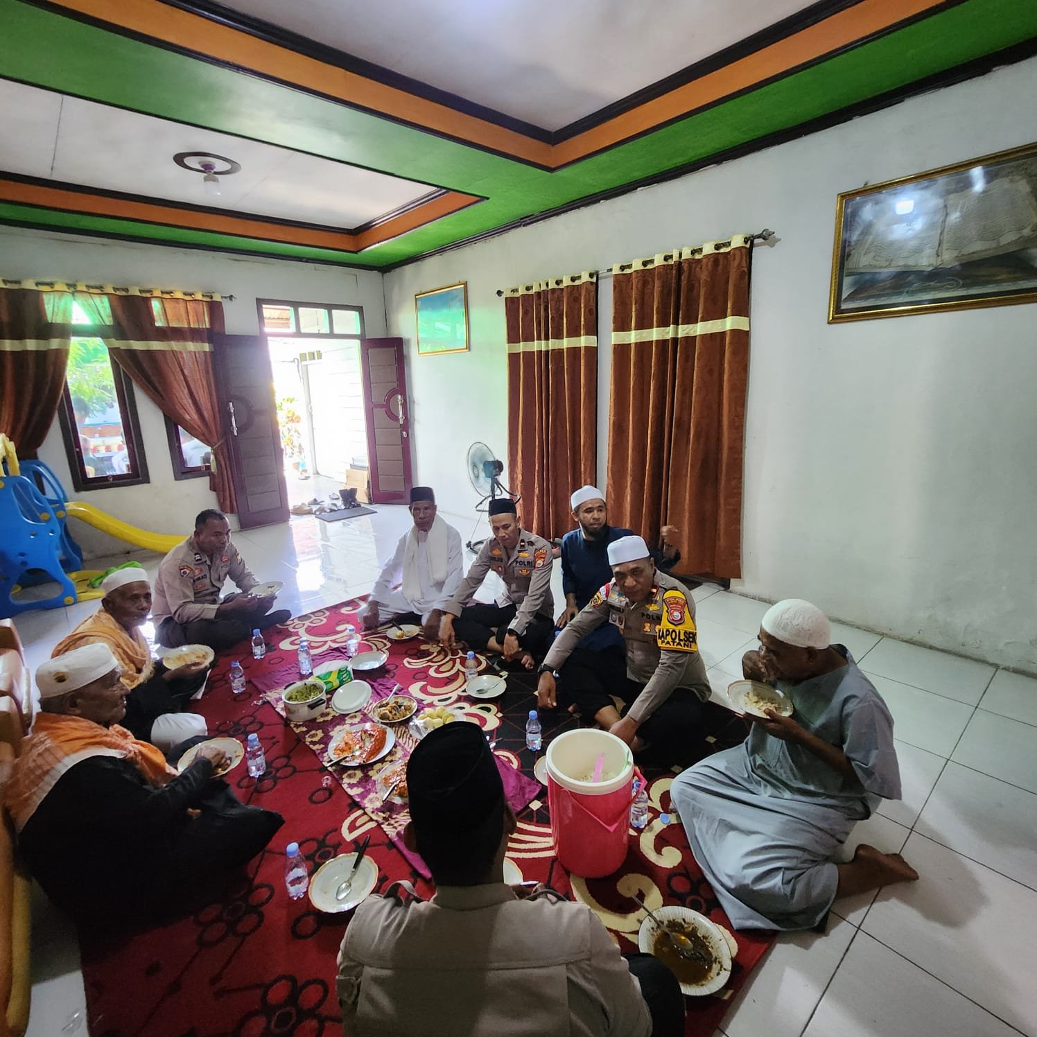 Kapolsek Patani IPDA Mustakim Puasa Perkuat Kamtibmas Lewat Silaturahmi. - thewasesanews.com