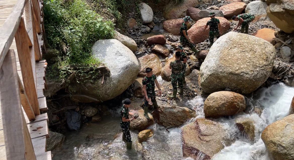 Kodam I Bukit Barisan Bangun Jembatan Armco Aek Bagot di Tapanuli Utara. - thewasesanews.com