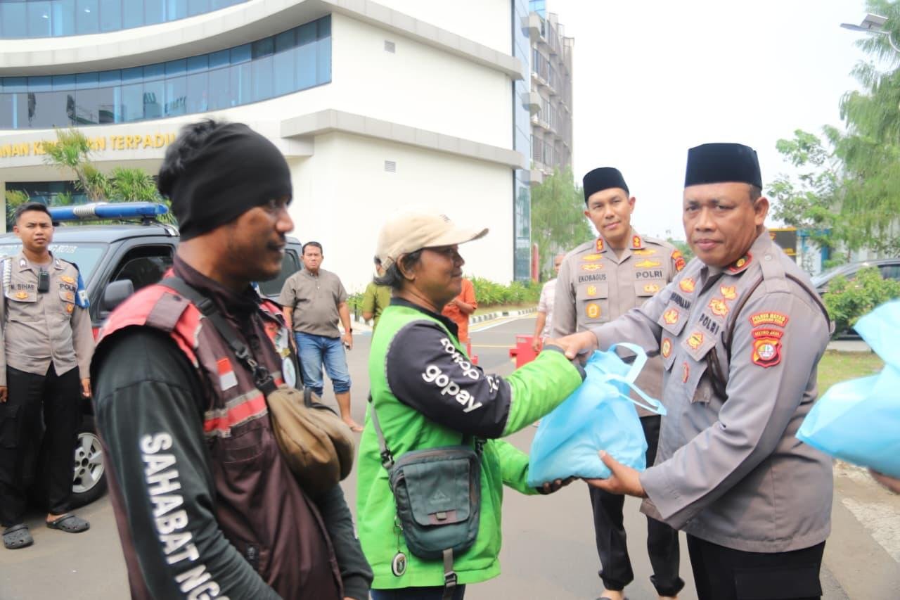 Polres Metro Tangerang Kota Gelar Jumat Peduli Bersama Ojek Online. - thewasesanews.com