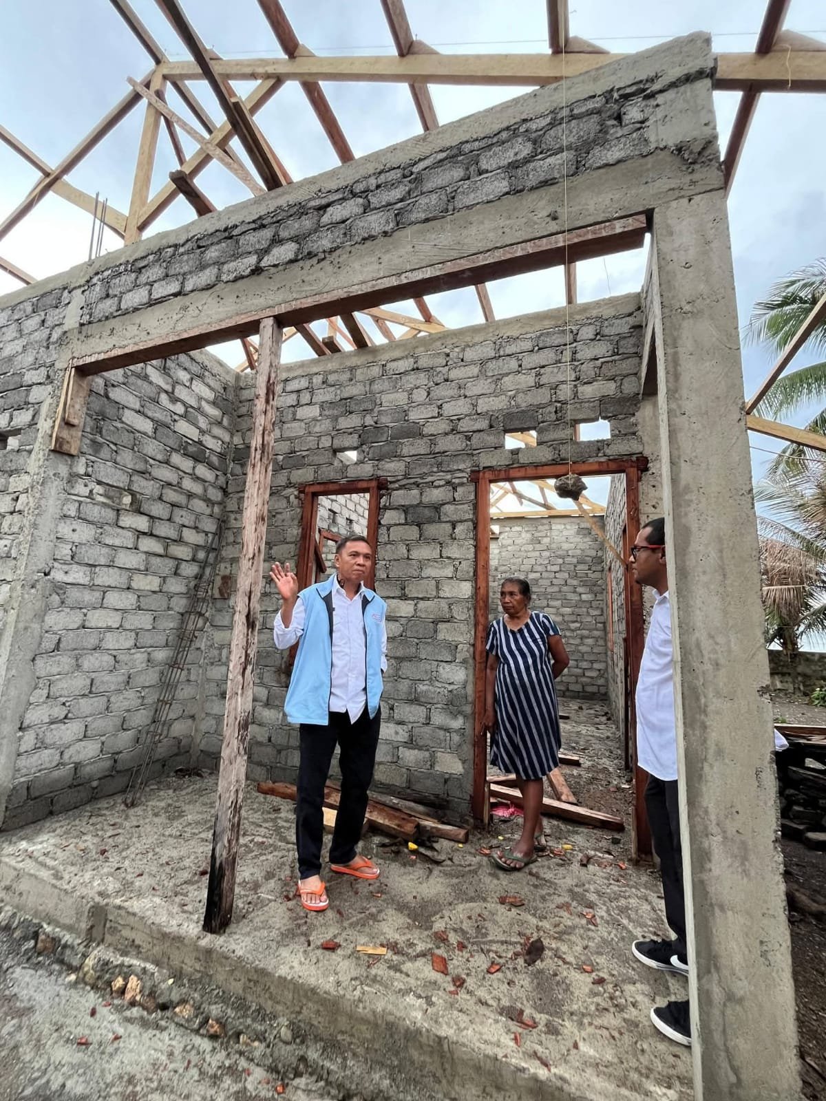 Bupati Ikram Malan Sangadji Tinjau Rumah Pascakonflik di Sibenpopo. - thewasesanews.com