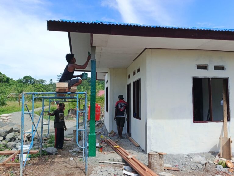 Satgas TMMD Kodim 1801/Manokwari Kejar Finishing RTLH di Tanah Rubuh. - thewasesanews.com
