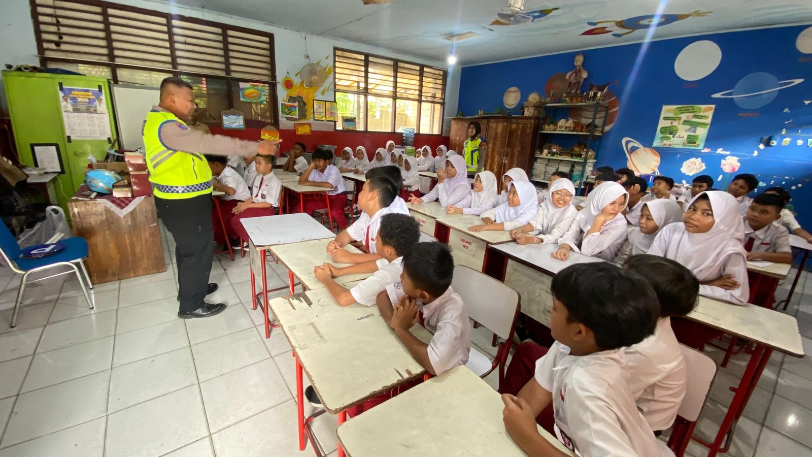 Satlantas Polres Metro Tangerang Kota Edukasi Siswa SDN Cibodas. - thewasesanews.com
