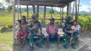 Satgas Yonif 521 DY Gelar Anjangsana di Distrik Elelim Yalimo. - thewasesanews.com