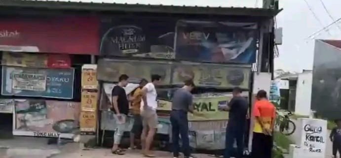 Polisi Temukan Palu Maut Jagal Paoman Indramayu di Selokan Dekat TKP. - thewasesanews.com