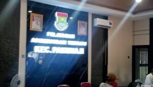 Pelayanan Publik Kantor Kecamatan Pakuhaji Tangerang Dinilai Molor. - thewasesanews.com
