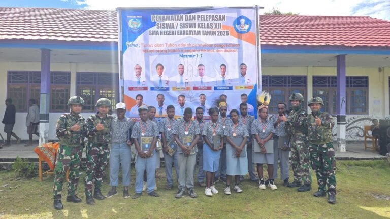 Satgas Yonif 521/DY Hadiri Pelepasan Siswa SMAN Eragayam. - thewasesanews.com