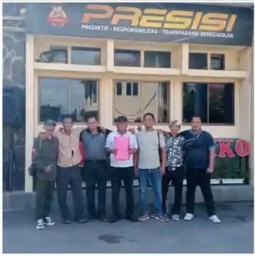 Warga Desa Sutawinangun Laporkan Dugaan Korupsi APBDes ke Polres Cirebon. - thewasesanews.com