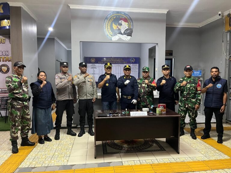 Rutan Ambon dan TNI-Polri Razia Blok Hunian Tes Urine Warga Binaan. - thewasesanews.com
