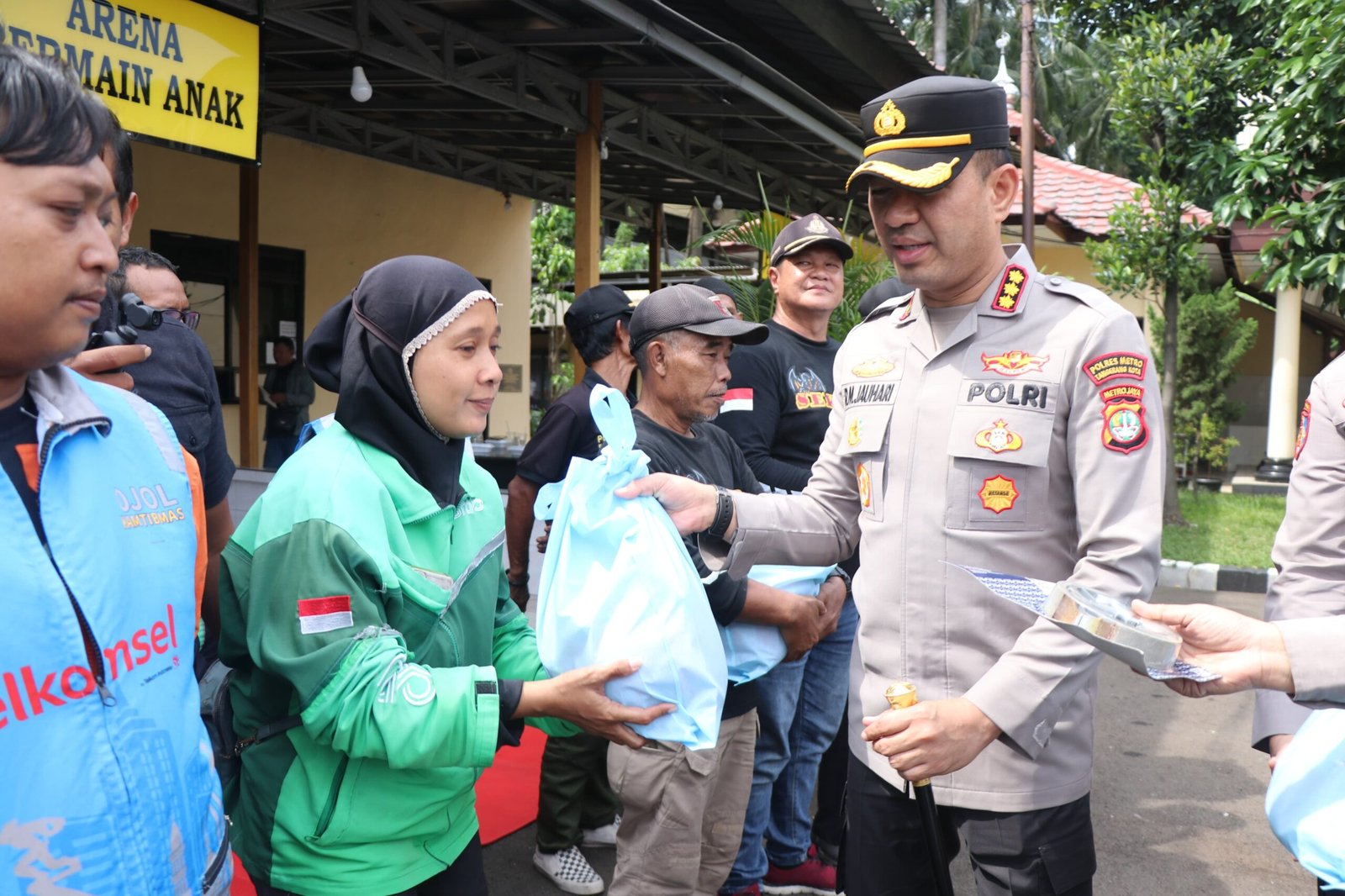 Kapolres Tangerang Kota Gelar Jumat Curhat Beri Bantuan di Karawaci. - thewasesanews.com