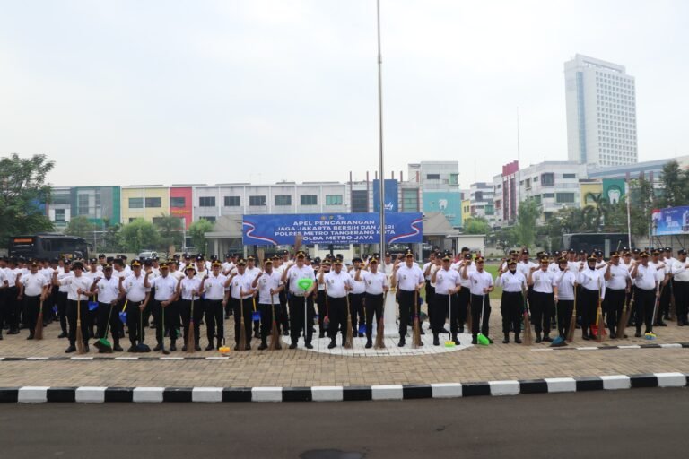 Kapolres Tangerang Kota Pimpin Apel Jaga Jakarta Bersih dan Asri. - thewasesanews.com