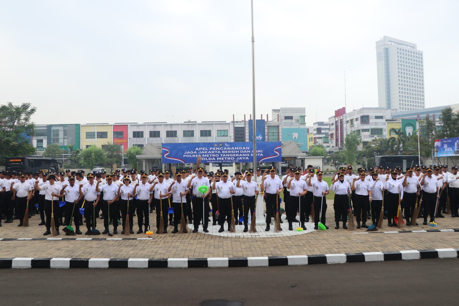 Kapolres Tangerang Kota Pimpin Apel Jaga Jakarta Bersih dan Asri. - thewasesanews.com