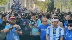Gubernur Jabar Beri Bonus 1 Miliar dan Lepas Pawai Juara Persib Bandung. - thewasesanews.com