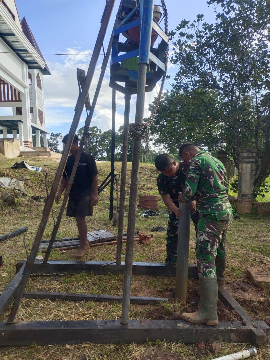 Presiden RI dan KSAD Melalui Satgas Yonif 123 Bangun Sumur Bor Mappi. - thewasesanews.com