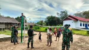 Satgas Yonif 123 Rajawali Bangun Lapangan Voli di Kampung Wonggi Papua. - thewasesanews.com