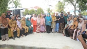 Bupati Halteng Serahkan 200 Paket Ikan Segar Gratis di Taman Kota Weda. - thewasesanews.com