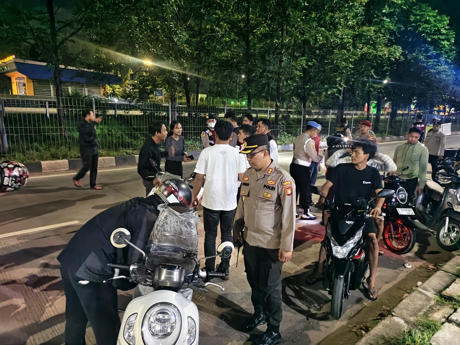 Patroli Tengah Malam Polres Metro Tangerang Kota Bikin Warga Tenang Aman. - thewasesanews.com