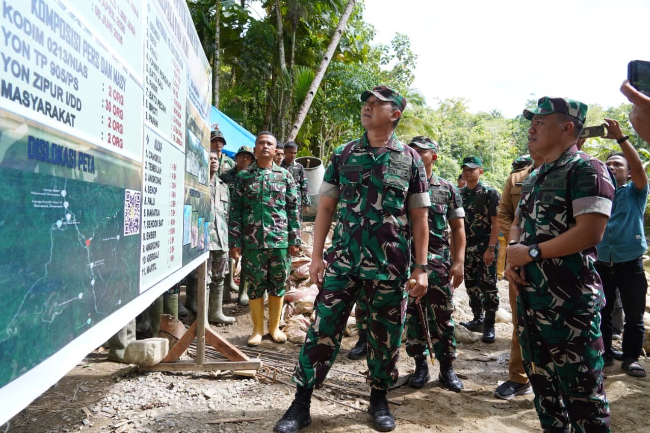 Pangdam I/BB Tinjau Pembangunan Jembatan Perintis Sungai Hou di Nias. - thewasesanews.com