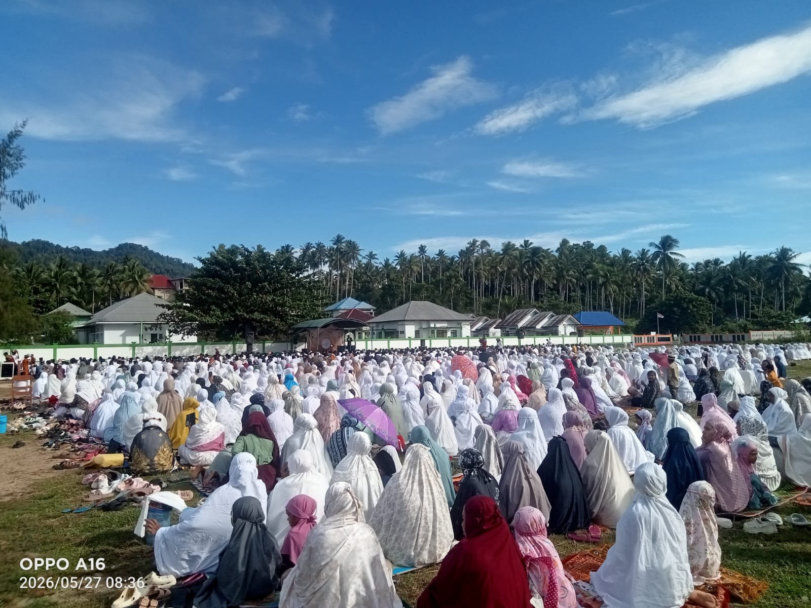 Ikram Malan Sangadji Salat Idul Adha Bersama Warga Patani Timur. - thewasesanews.com