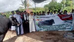 Ikram Malan Sangadji Salat Idul Adha Bersama Warga Patani Timur. - thewasesanews.com