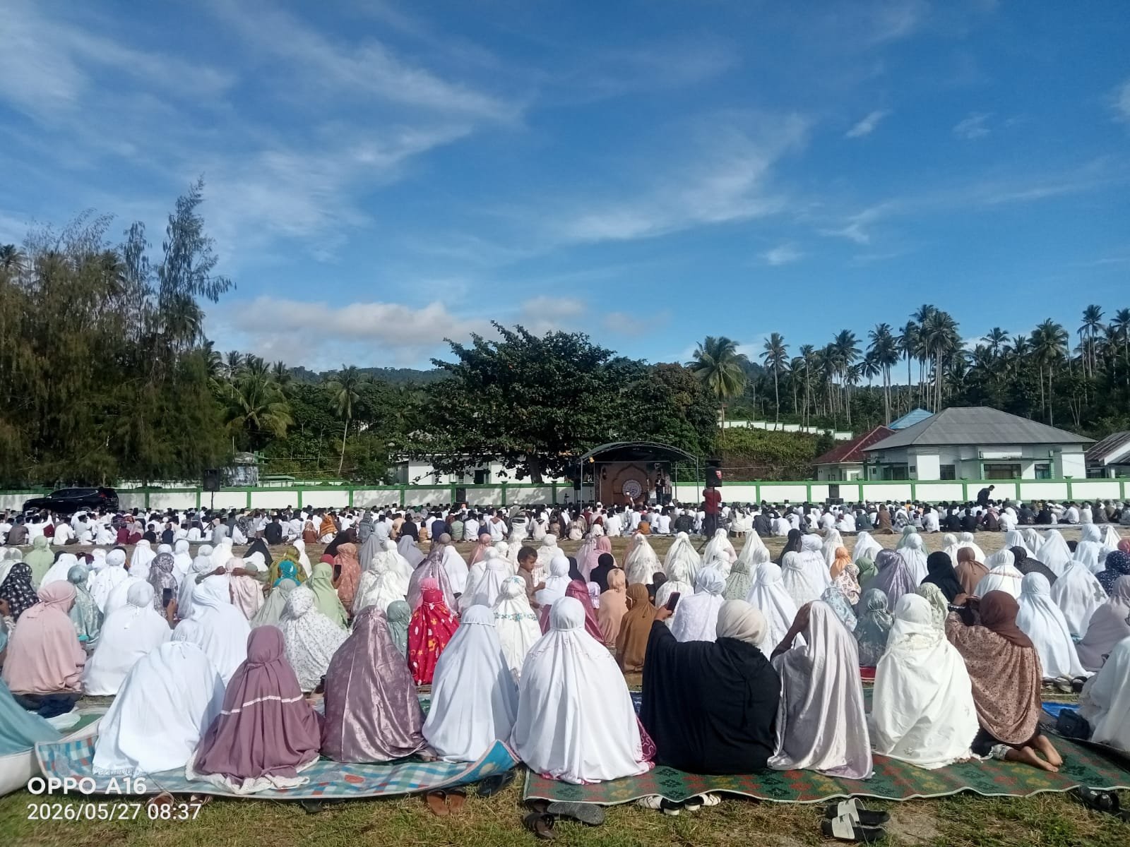 Ikram Malan Sangadji Salat Idul Adha Bersama Warga Patani Timur. - thewasesanews.com