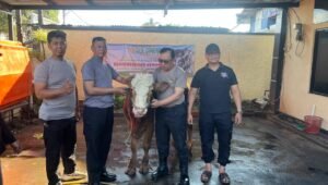 Polsek Cinere dan MWC NU Sembelih Hewan Kurban Idul Adha 1447 H. - thewasesanews.com