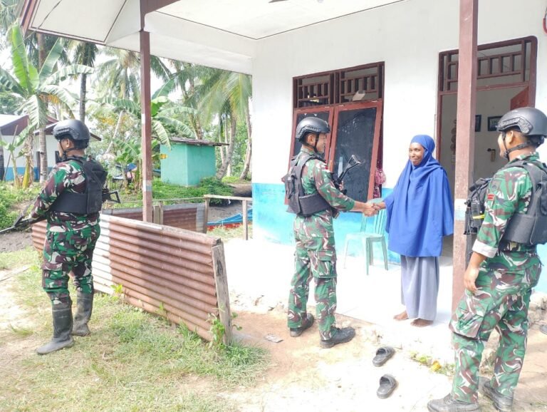 Satgas Yonif 410 Alugoro Gelar Anjangsana Humanis di Kampung Warwasi Kaimana. - thewasesanews.com