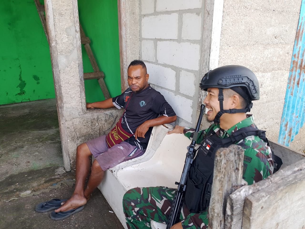 Satgas Yonif 410 Alugoro Gelar Anjangsana Humanis di Kampung Warwasi Kaimana. - thewasesanews.com