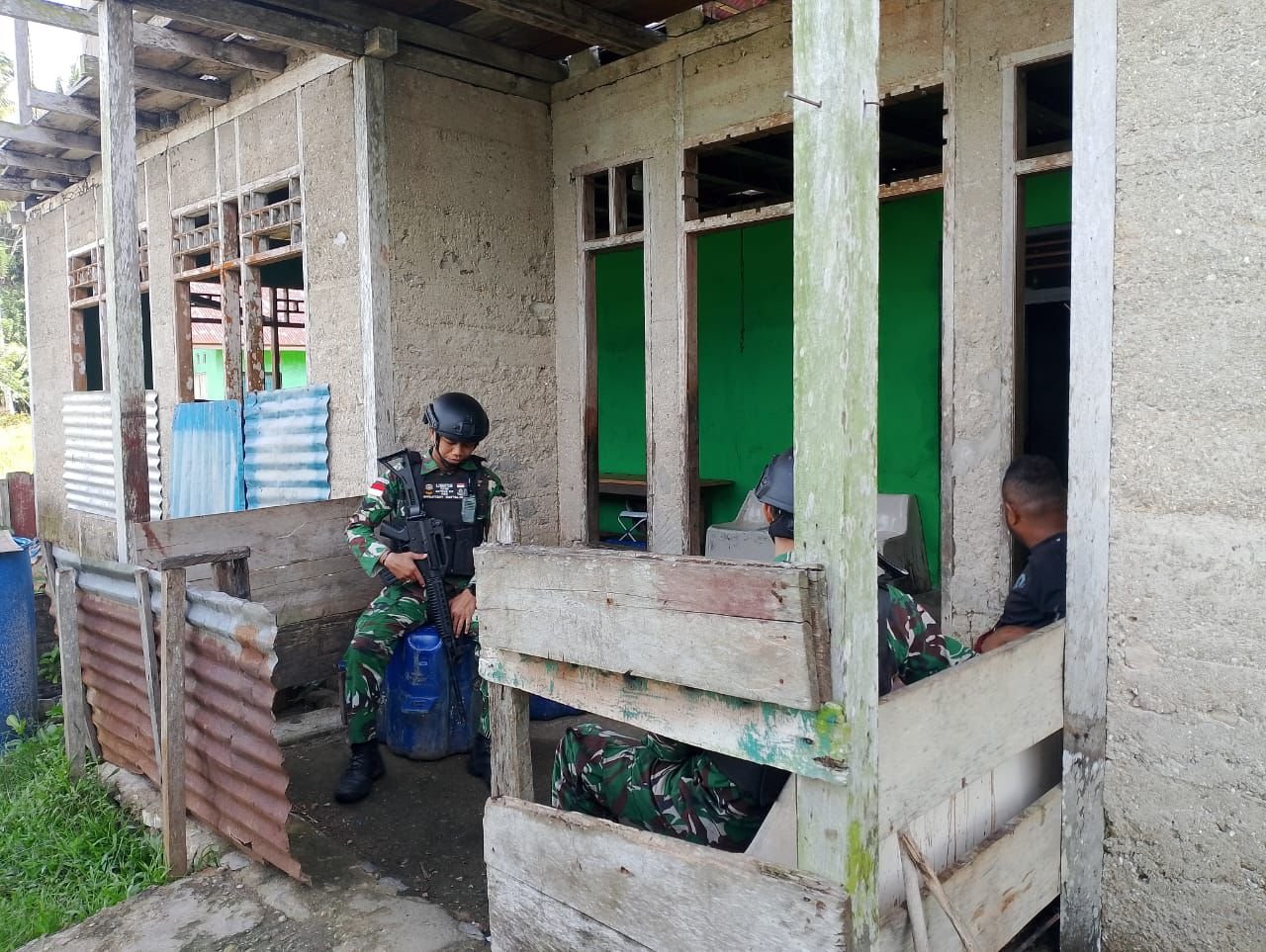 Satgas Yonif 410 Alugoro Gelar Anjangsana Humanis di Kampung Warwasi Kaimana. - thewasesanews.com