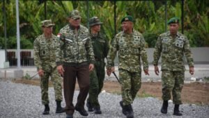 Menhan Sjafrie Sjamsoeddin Kunjungi Papua Barat Kuatkan Prajurit Kodam Kasuari. - thewasesanews.com