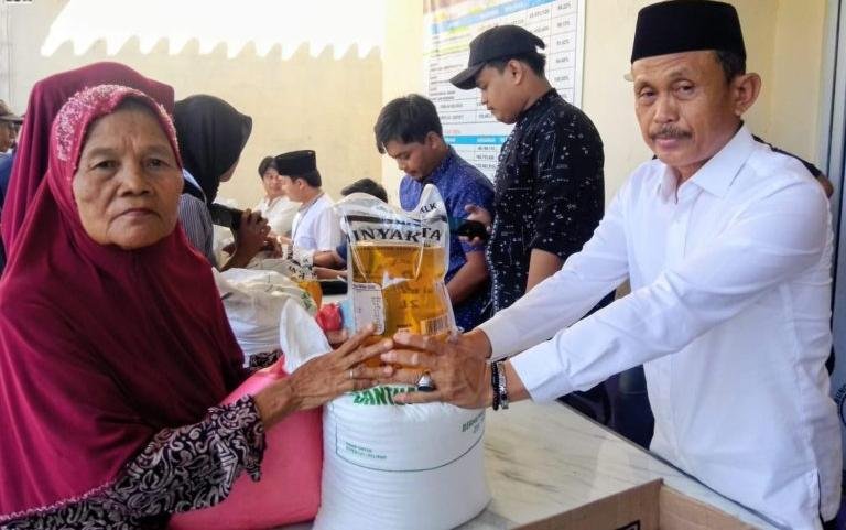 Desa Sangiang Salurkan Bantuan Pangan Bulog ke 1.868 Keluarga Penerima Manfaat. - thewasesanews.com