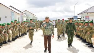 Menhan Sjafrie Sjamsoeddin Tinjau Yonif TP 808 MM Perkuat Pertahanan Fakfak. - thewasesanews.com