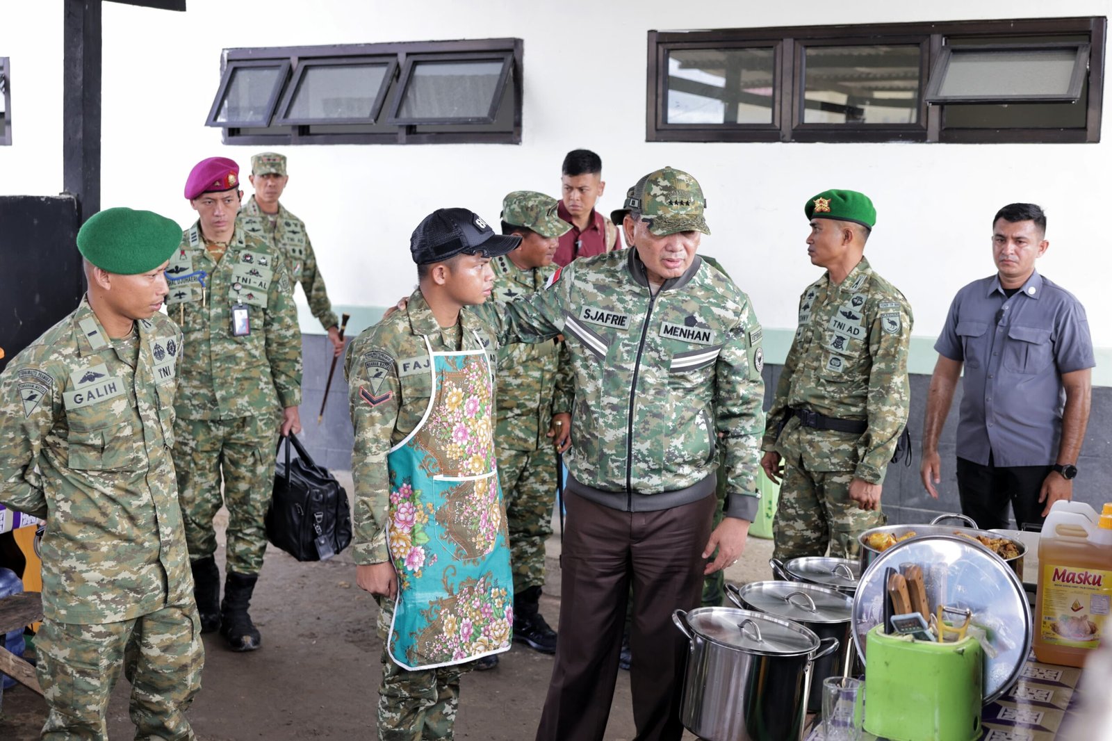 Menhan Sjafrie Sjamsoeddin Tinjau Yonif TP 808 MM Perkuat Pertahanan Fakfak. - thewasesanews.com