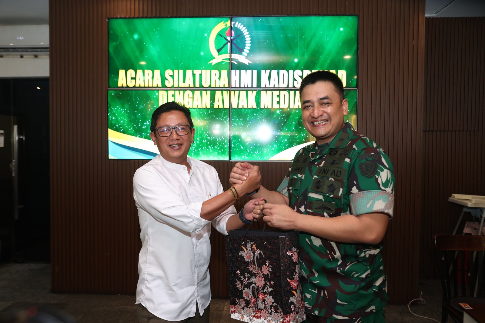 Dispenad Gelar Silaturahmi Bersama Media Massa Perkuat Informasi Publik. - thewasesanews.com