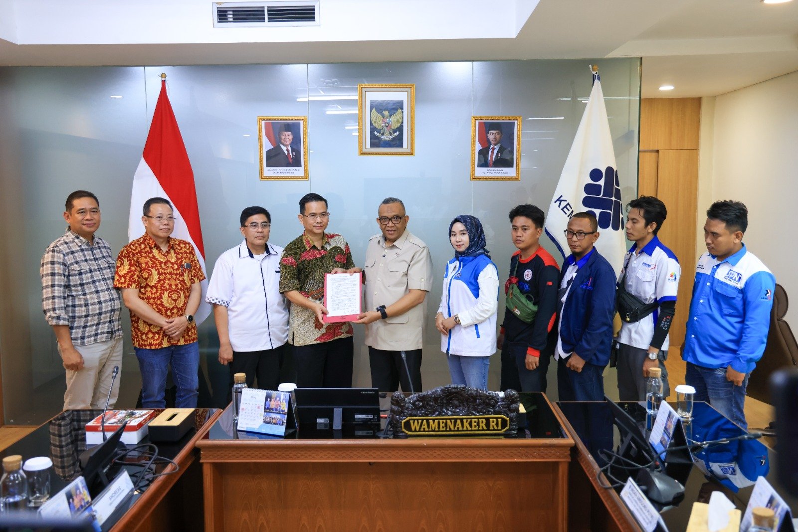 Wamenaker Tegaskan Kerja di Hari Libur Nasional Wajib Bayar Lembur. - thewasesanews.com